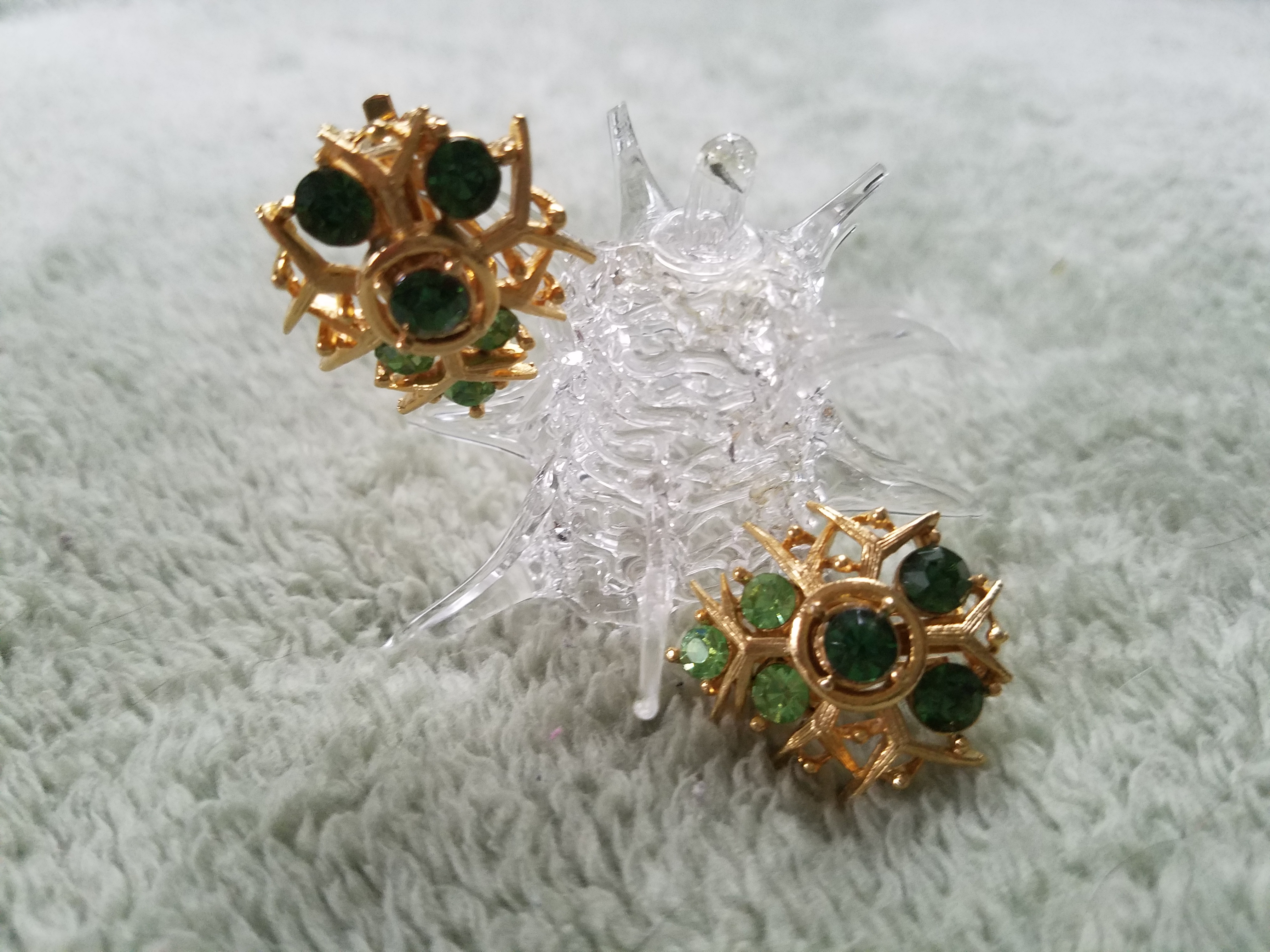 Lisner green clip earrings