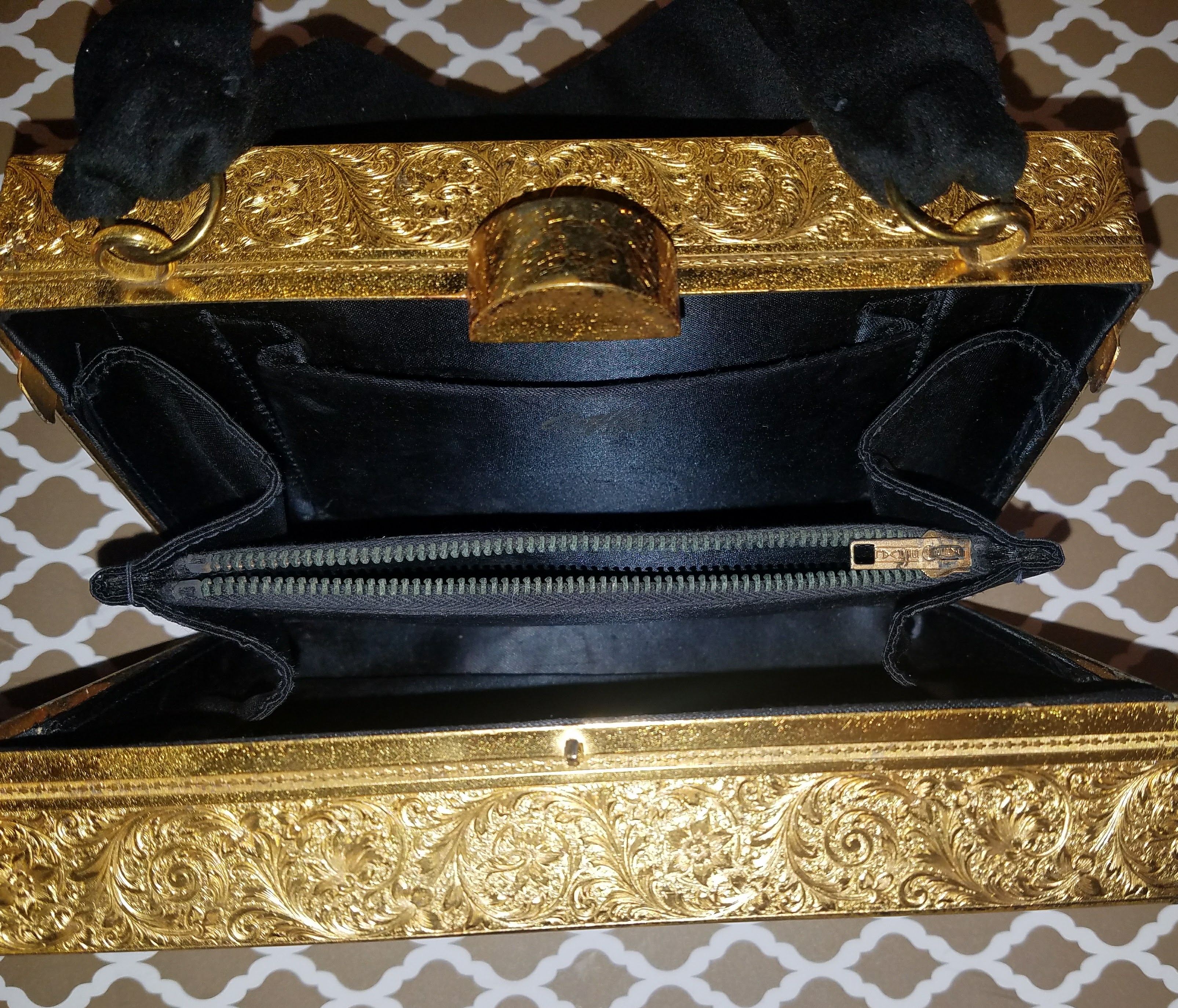1940's Vintage ArtFlex Box Style Black Velvet Handbag – SOLD – Aunt Gladys'  Attic