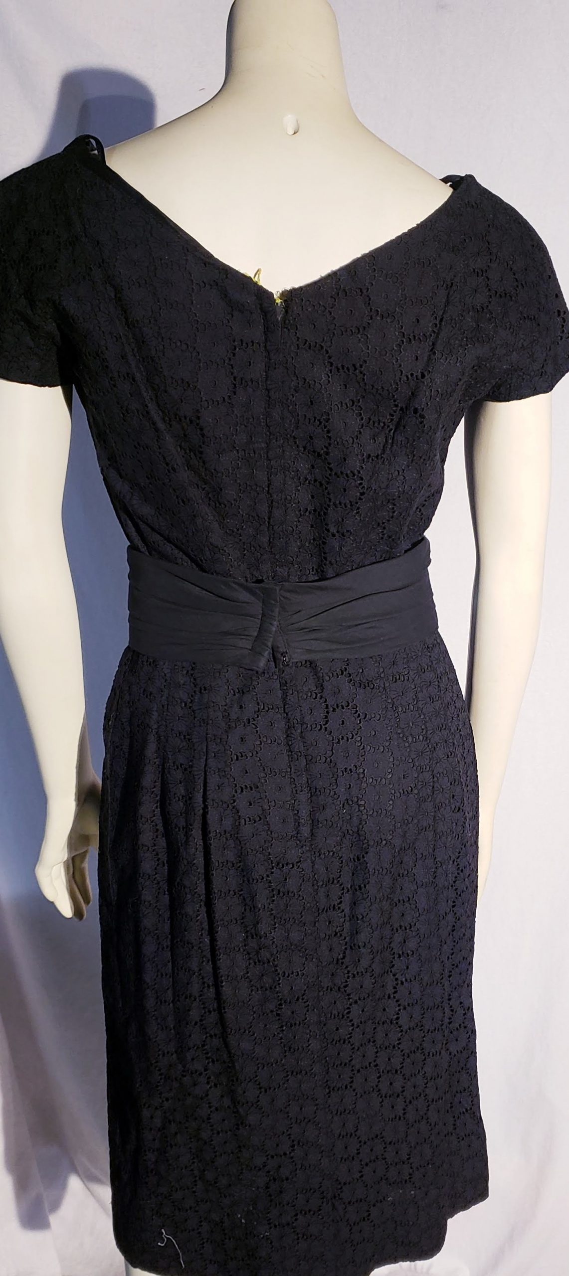 Vintage Navy Eyelet Saks 5th Avenue Dress – Aunt Gladys' Attic