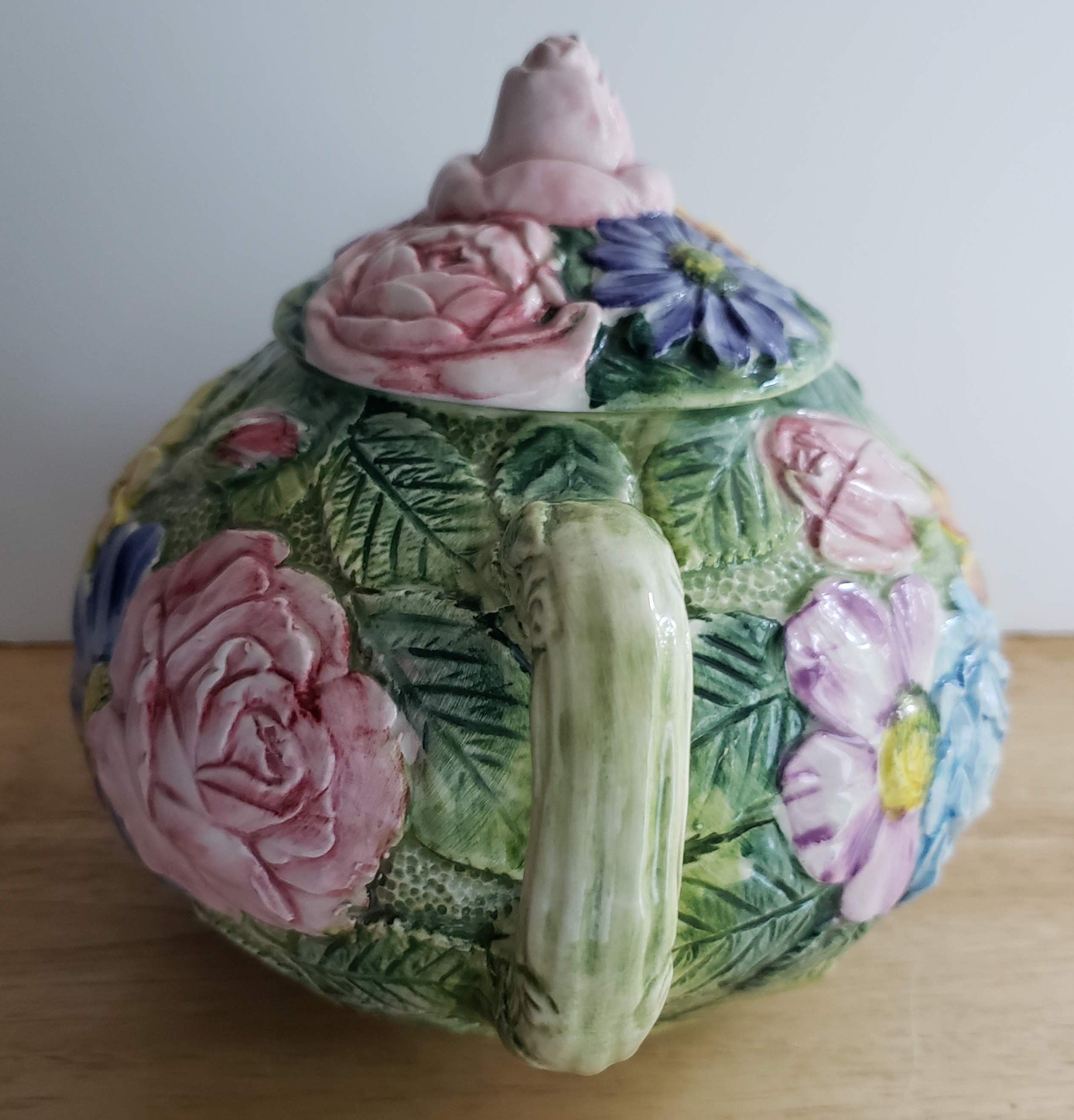 https://serstyle.com/wp-content/uploads/2018/07/Floral-Majolica-Teapot-reverse.jpg