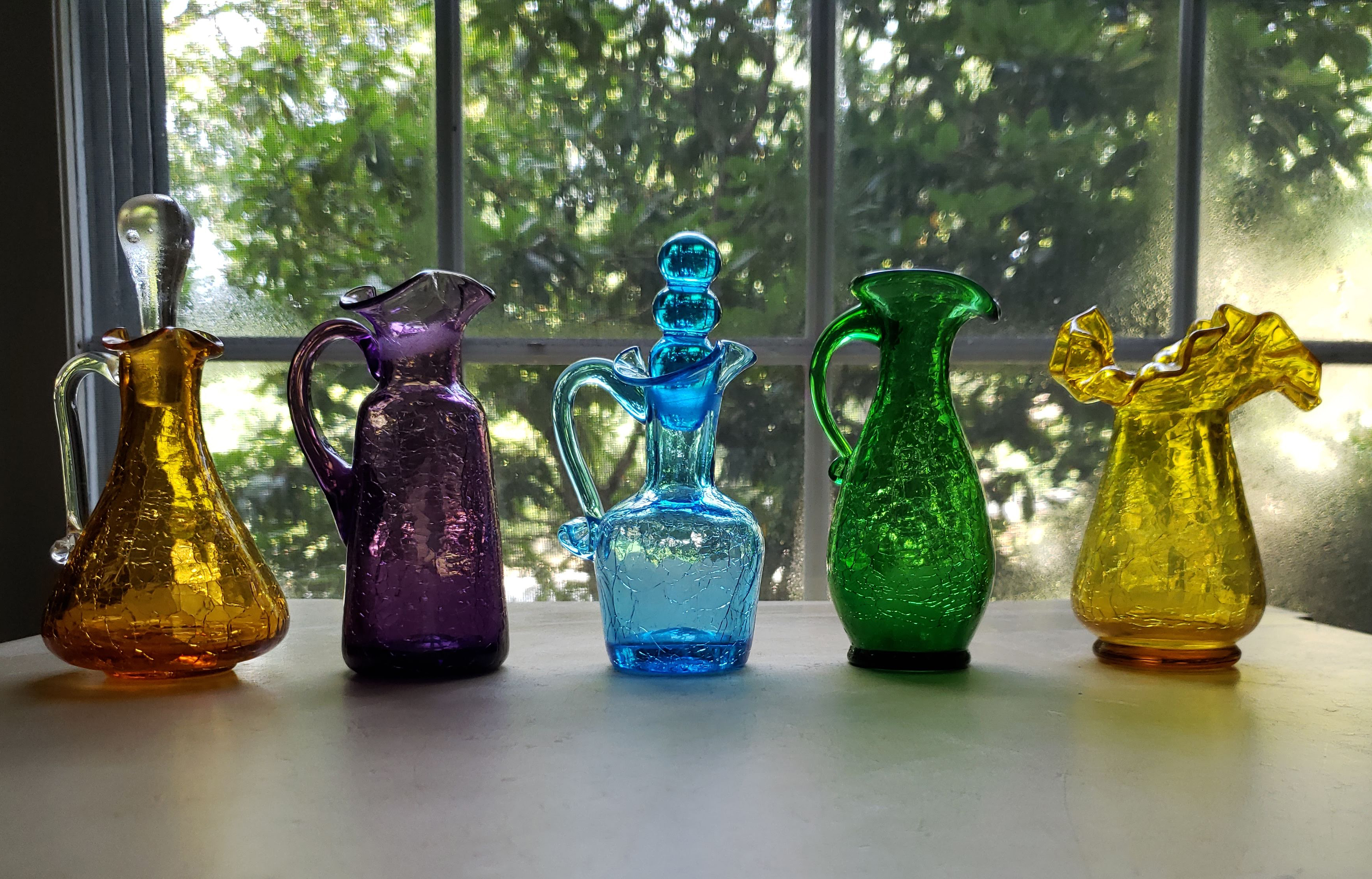https://serstyle.com/wp-content/uploads/2018/08/Collection-of-Multi-Colored-Crackle-Glass-Pieces-group-1.jpg