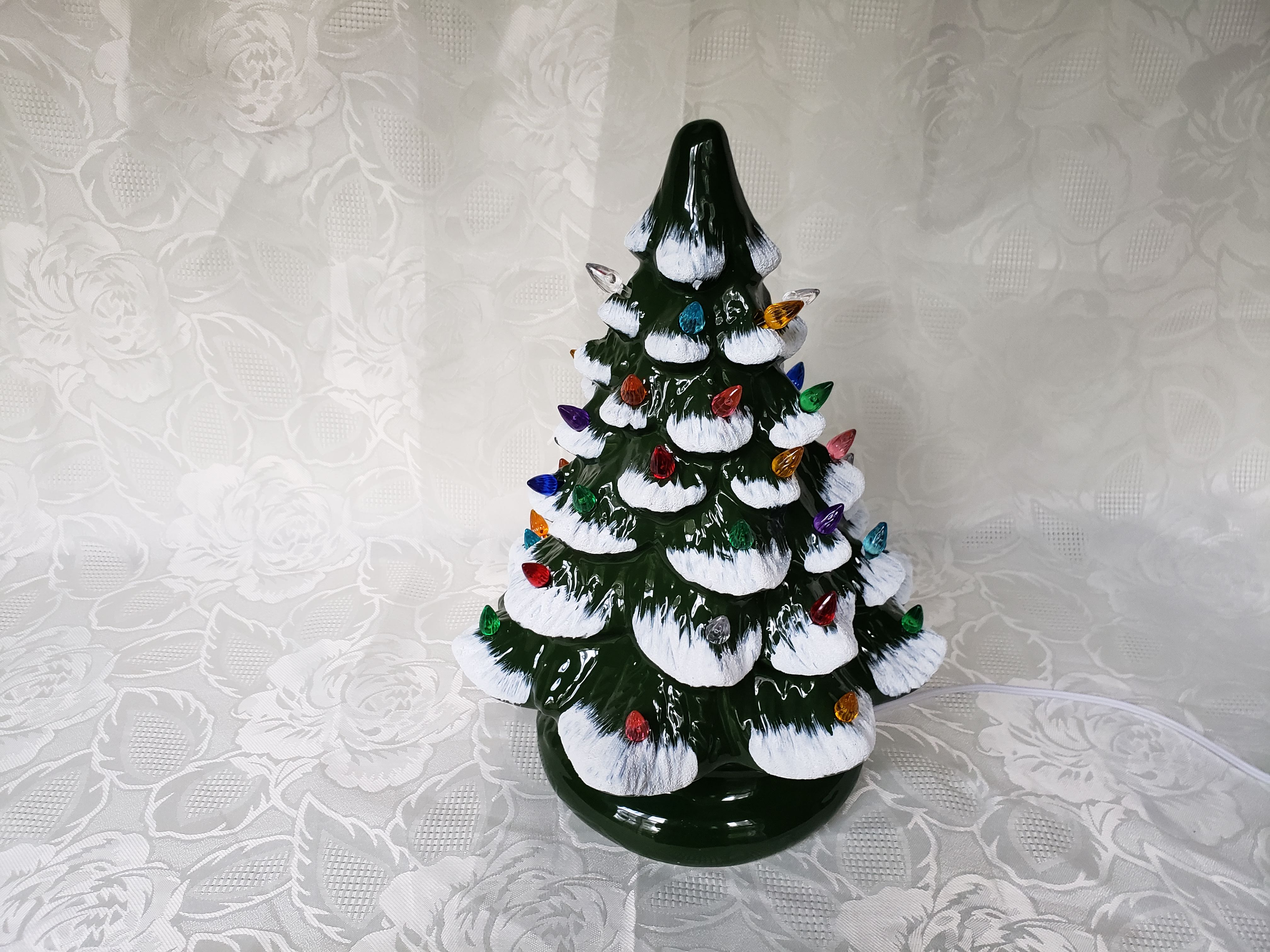 Vintage Flocked Ceramic Christmas Light-Up Tree – Aunt Gladys' Attic