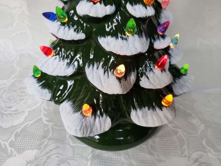 Vintage Flocked Ceramic Christmas Light-Up Tree – Aunt Gladys' Attic