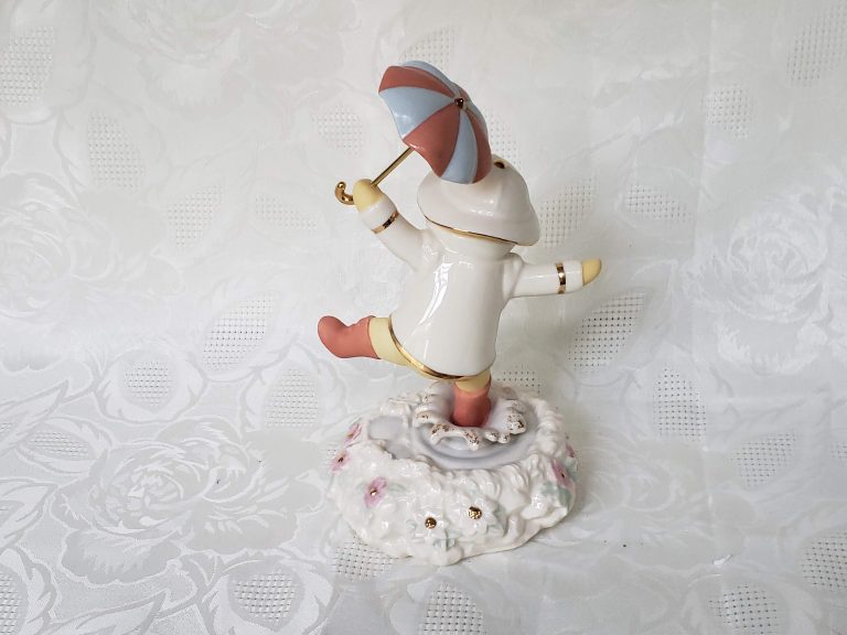 Lenox Disney Winnie the Pooh’s Singing In The Rain Music Box Figurine ...
