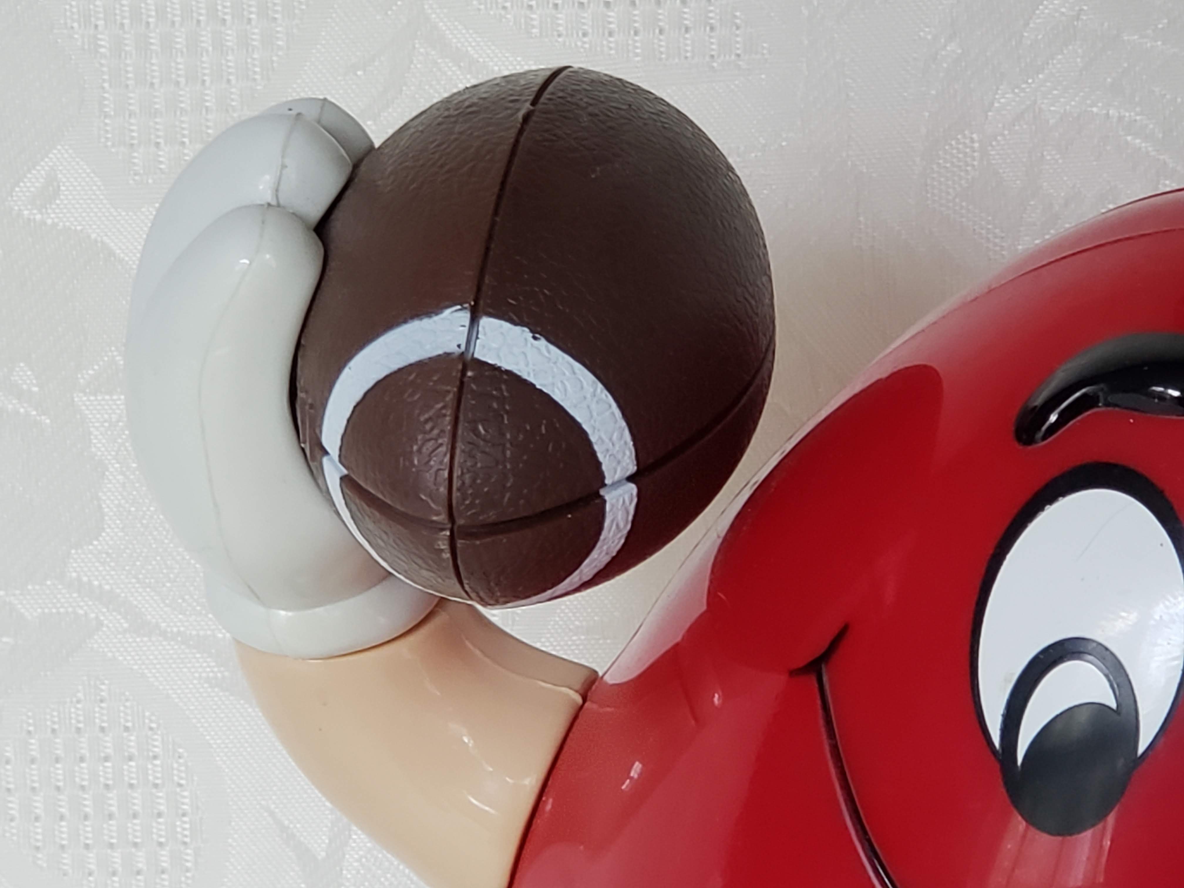 https://serstyle.com/wp-content/uploads/2018/09/Red-Peanut-MM-Football-Player-Candy-Dispenser-football.jpg