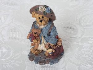 Boyds Bears Bearstone Collection Ms Luvabunch