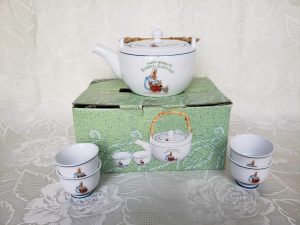 Happy Wedding Rabbit and Tortoise Tea Set