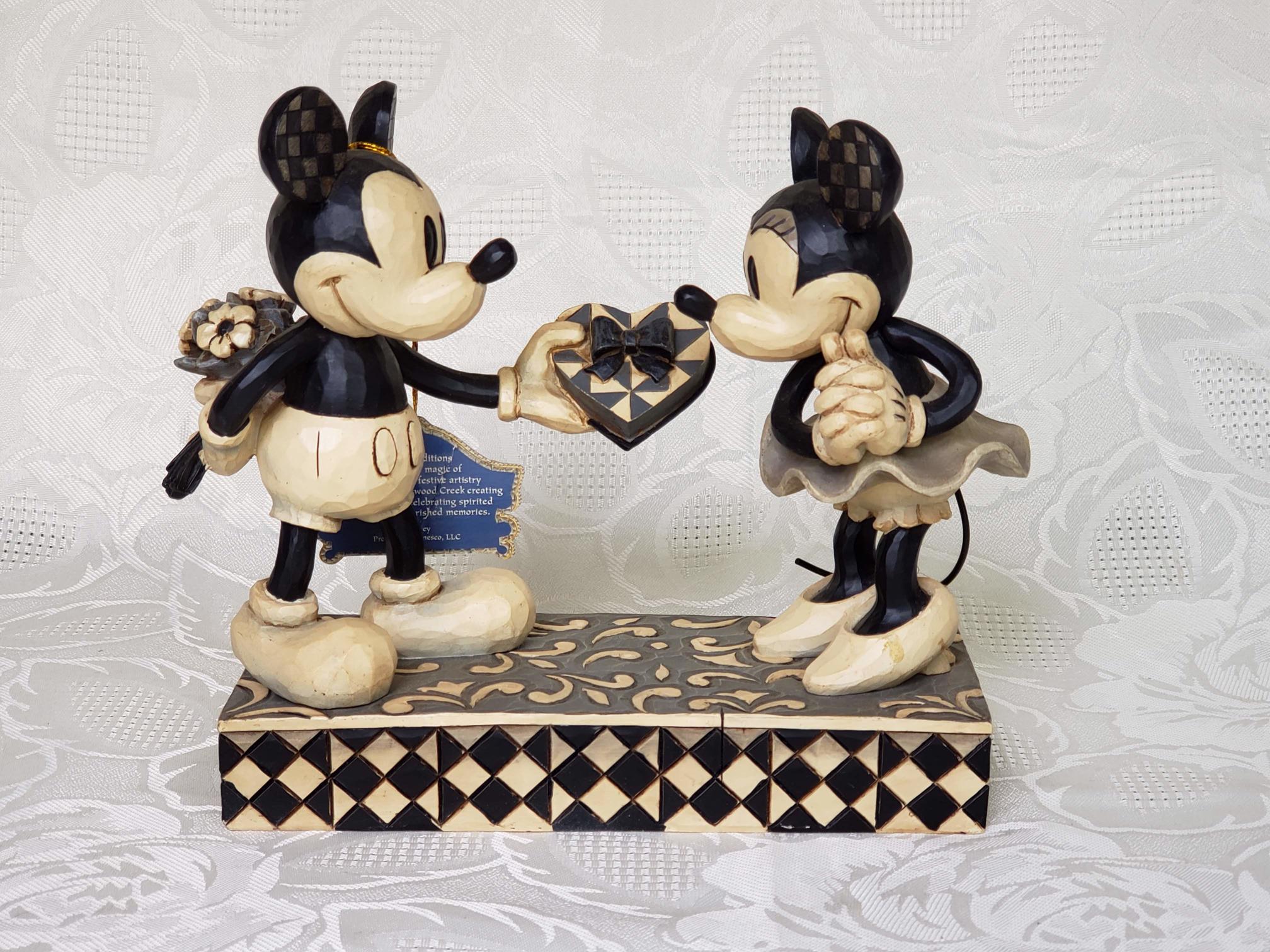Disney Traditions 6000969 Blossoming Romance Mickey and Minnie Mouse Figurine