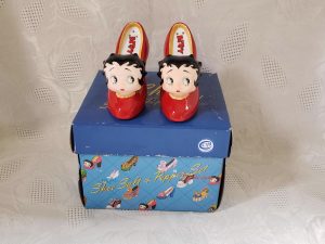 Vandor Betty Boop Red High Heel Shoes Salt & Pepper Shakers