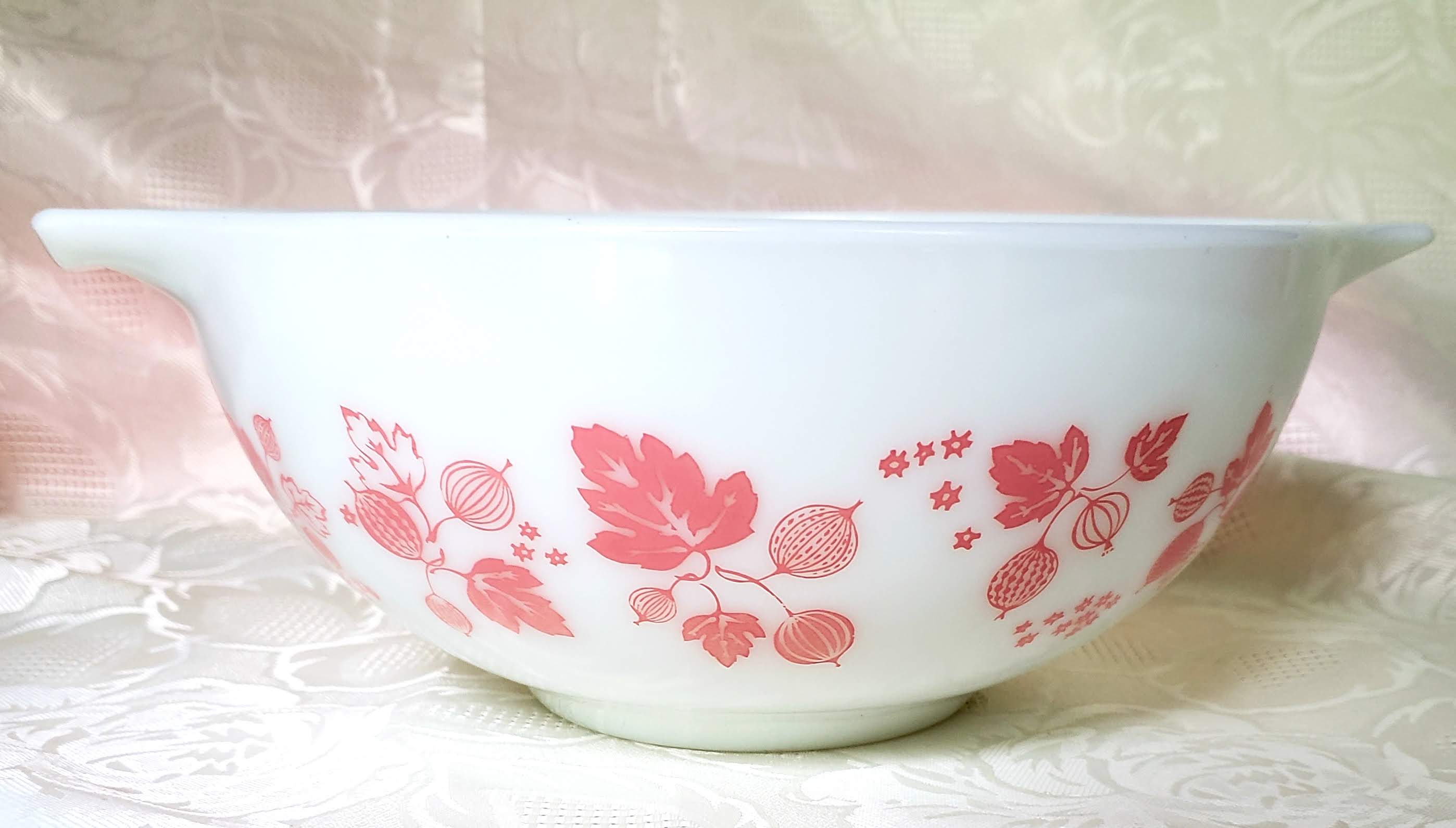 Vintage pink pyrex bowls
