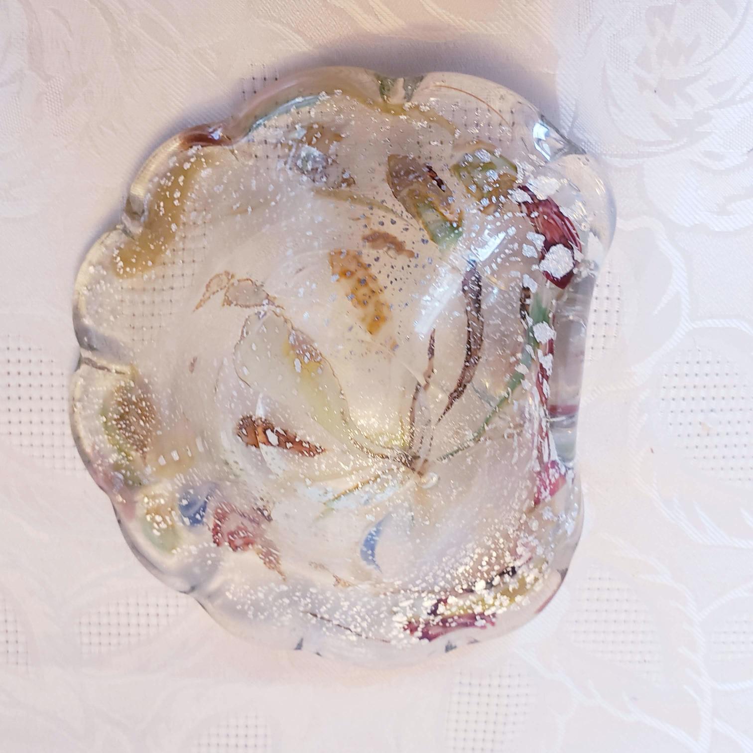 https://serstyle.com/wp-content/uploads/2019/06/Art-Glass-Gold-Silver-Flakes-Candy-Dish-13.jpg
