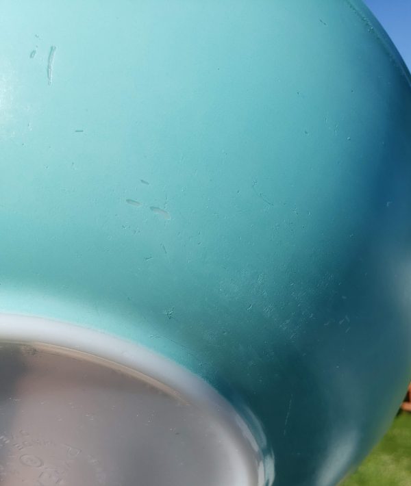 turquoise pyrex mixing bowl