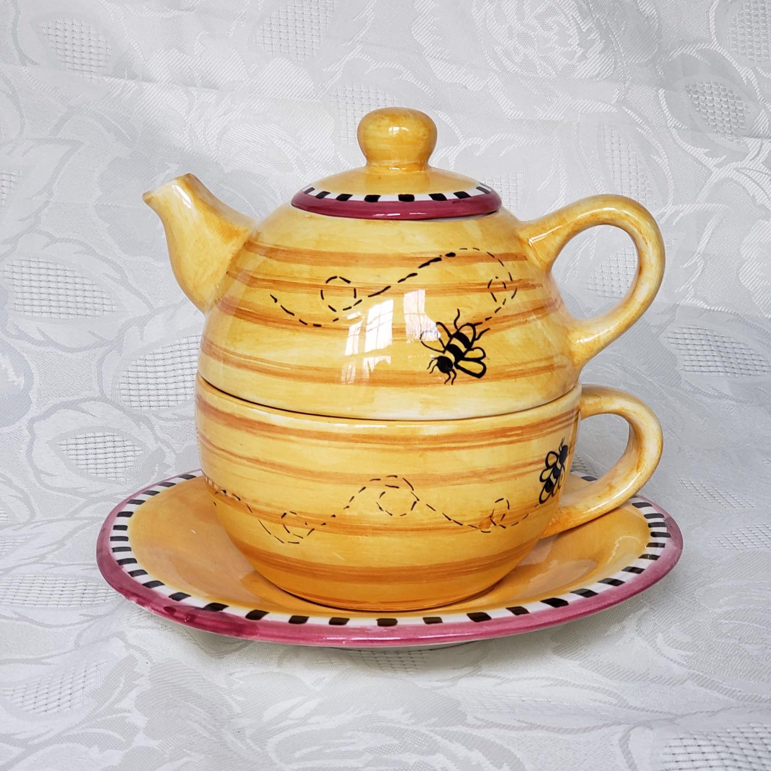 Teapot with Bumble Bee Design Vintage Kitchen Dinning Decor
