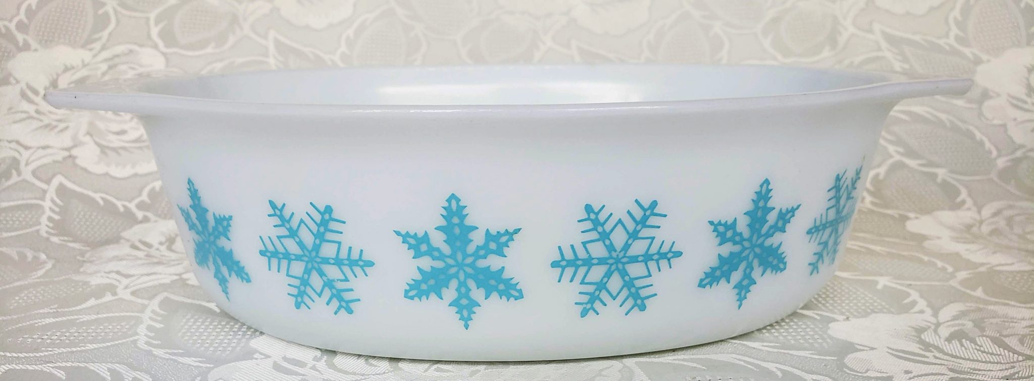 Vintage 045 Turquoise on White Snowflake Pyrex Casserole (As Is 
