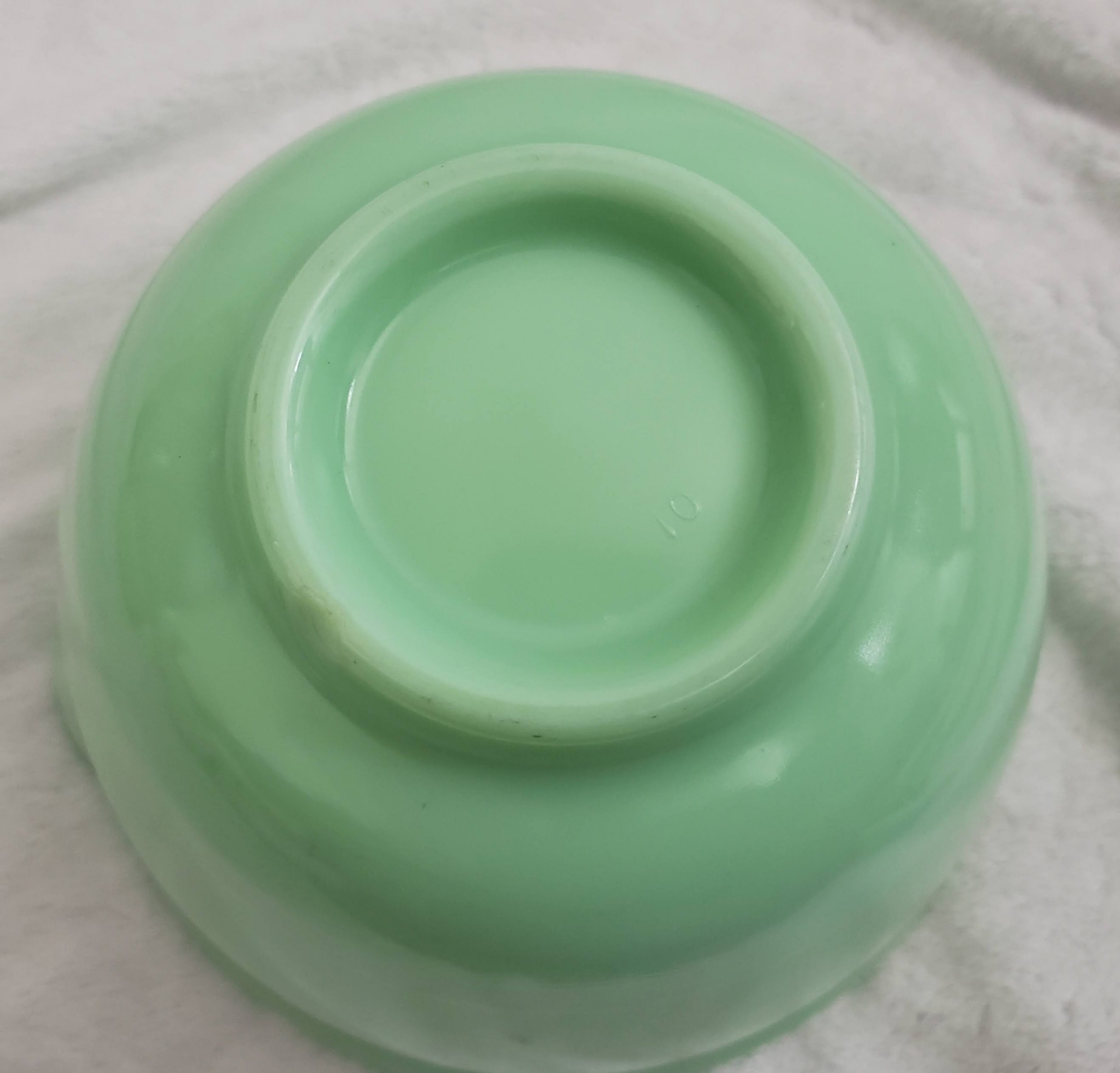 https://serstyle.com/wp-content/uploads/2020/03/Vintage-Jadeite-Mixing-Bowl-bottom-scaled.jpg