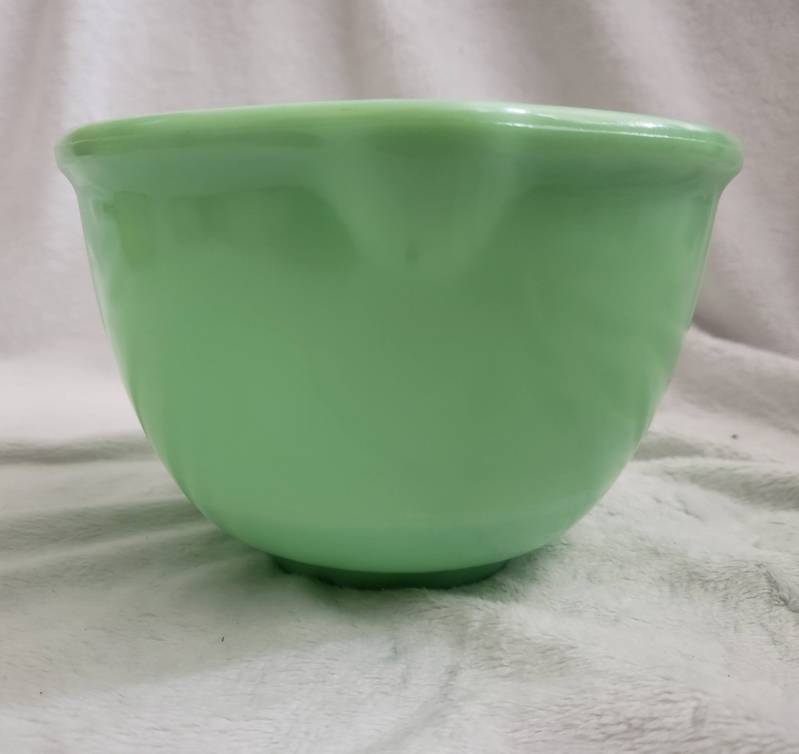 https://serstyle.com/wp-content/uploads/2020/03/fire-king-jadeite-mixing-bowl--scaled.jpg