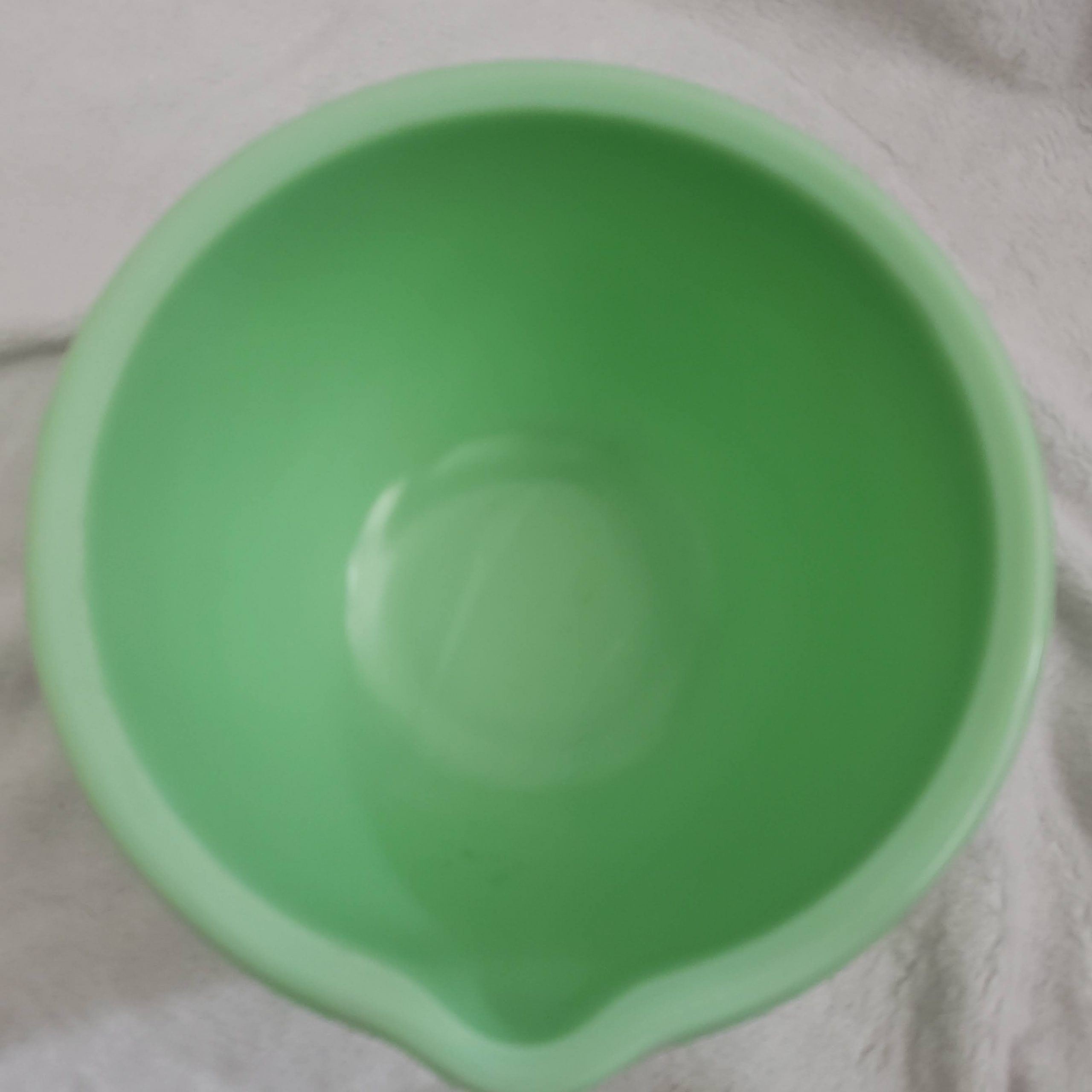https://serstyle.com/wp-content/uploads/2020/03/vintage-mixing-bowl-jadeite-green-scaled.jpg