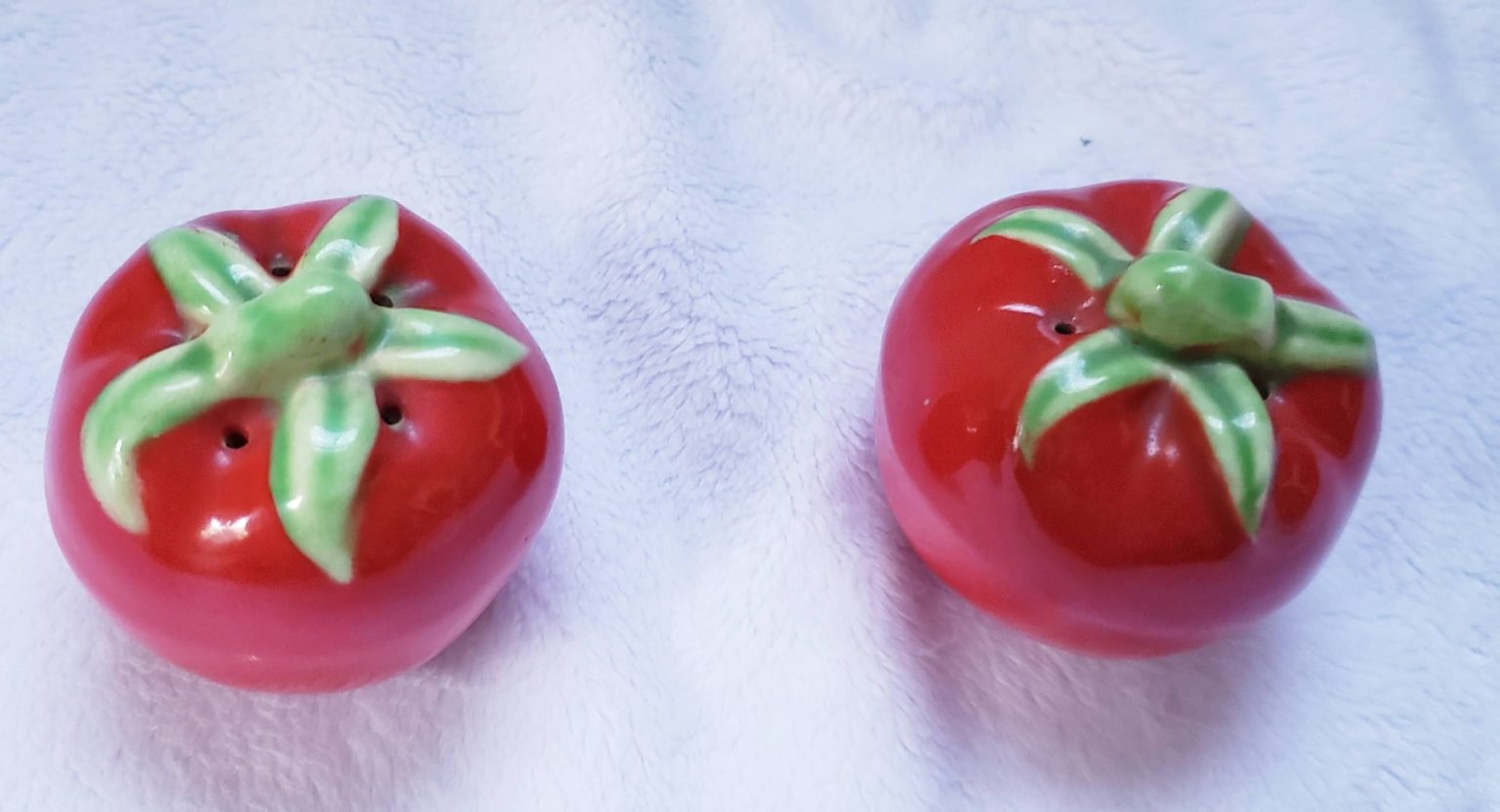 Vintage Pantry Parade Small Tomato Salt and Pepper Shakers Aunt